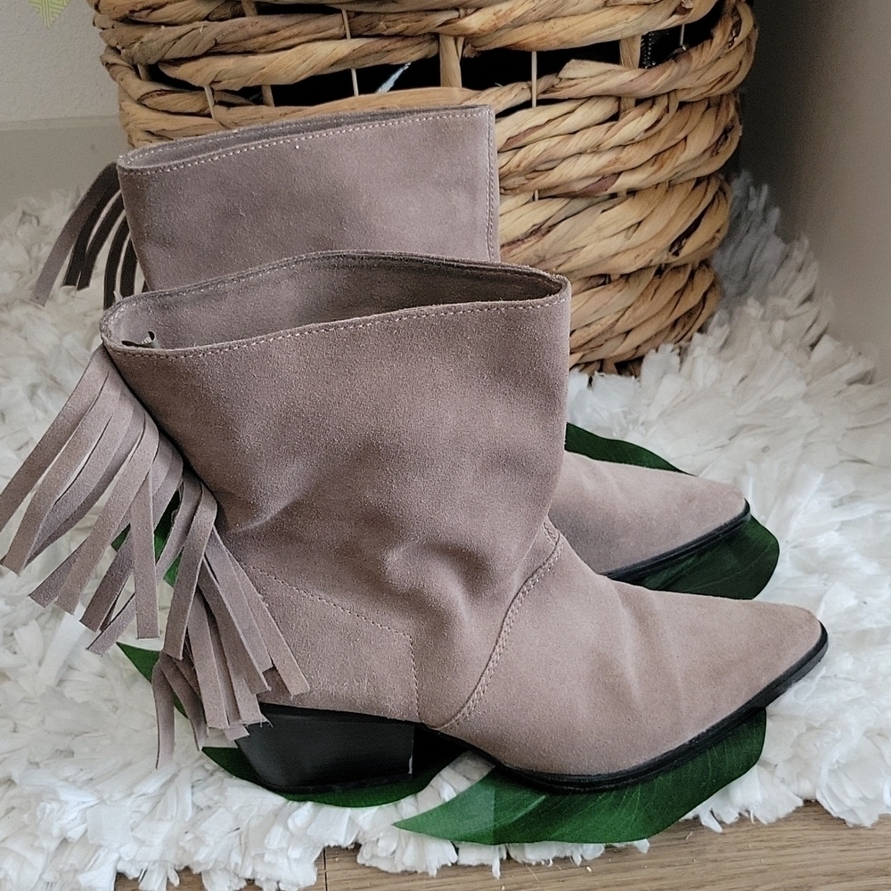 Zara woman beige western style slipon boots with fringe size 40/9.5 rodeo